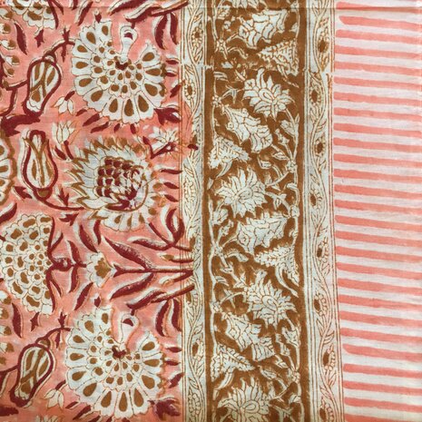 UITVERKOCHT- pareo/sarong/sjaal voilekatoen met hand-blockprint 8 roze/ bruin